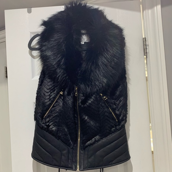 Black Fur Guess Vest🖤 - Picture 1 of 3